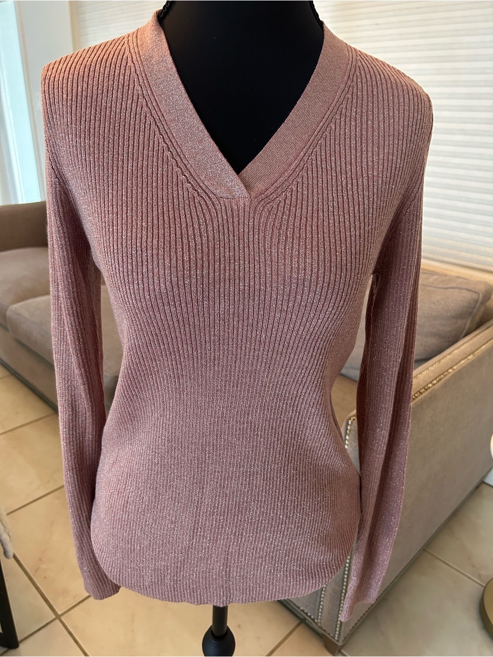 Ribbed V-Neck Sweater in Dusty Rose